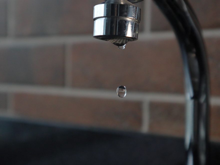How to Remove Dome From a Faucet